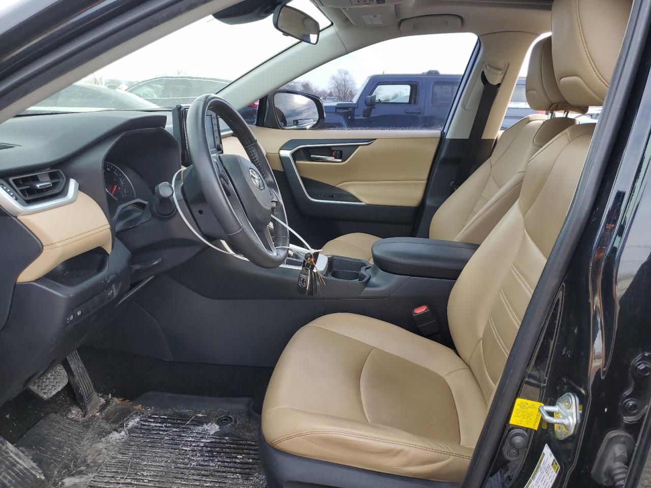 2019 TOYOTA RAV4 XLE P - Фото 7