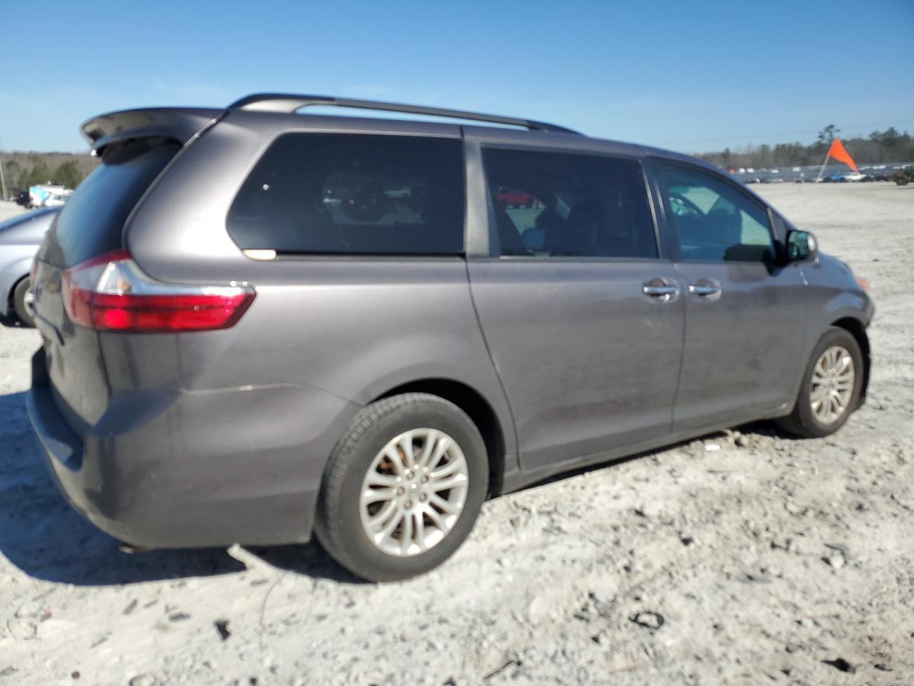 2015 TOYOTA SIENNA XLE - Фото 3