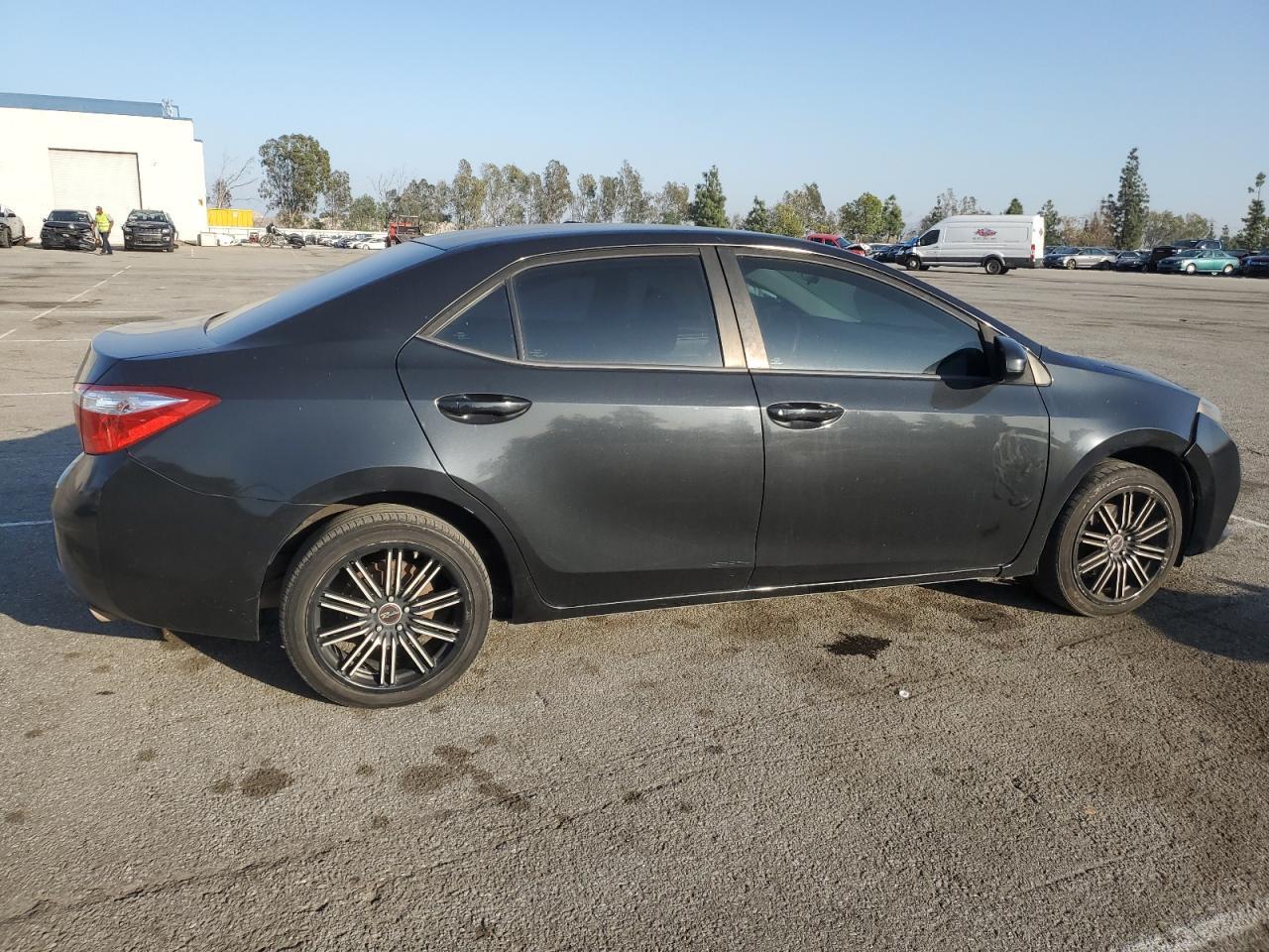 2015 TOYOTA COROLLA L - Фото 3