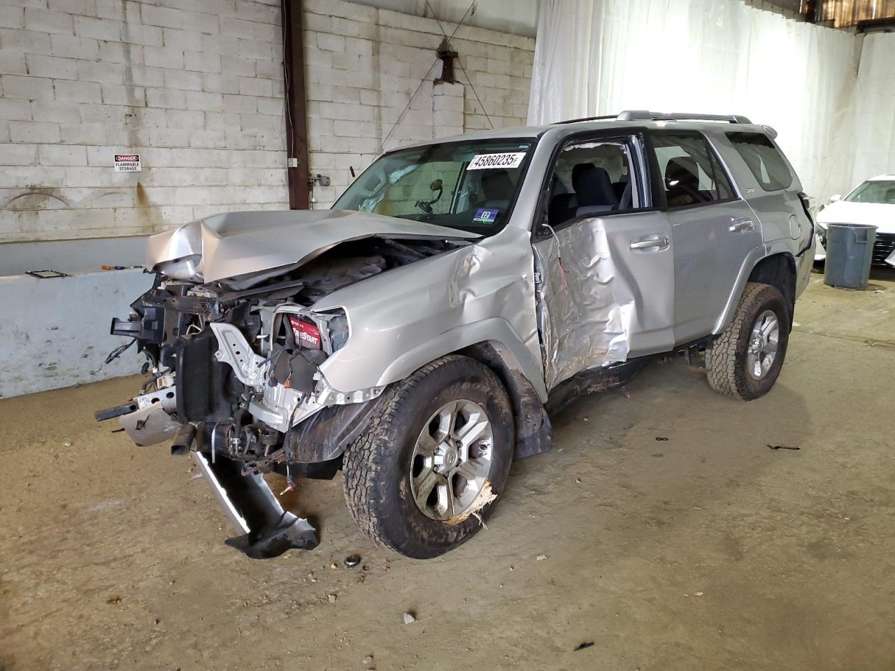 2017 TOYOTA 4RUNNER SR