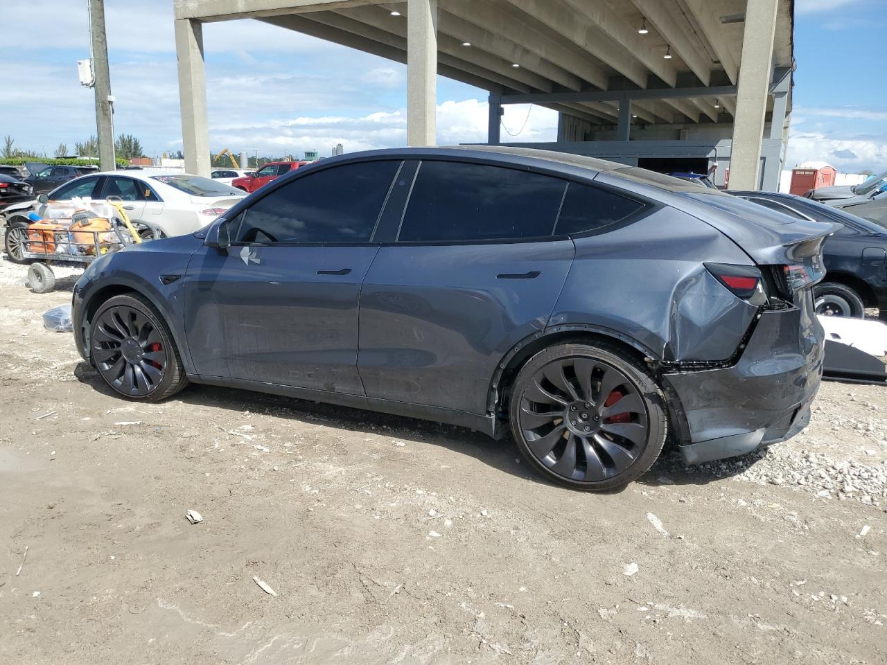 2023 TESLA MODEL Y - Фото 2