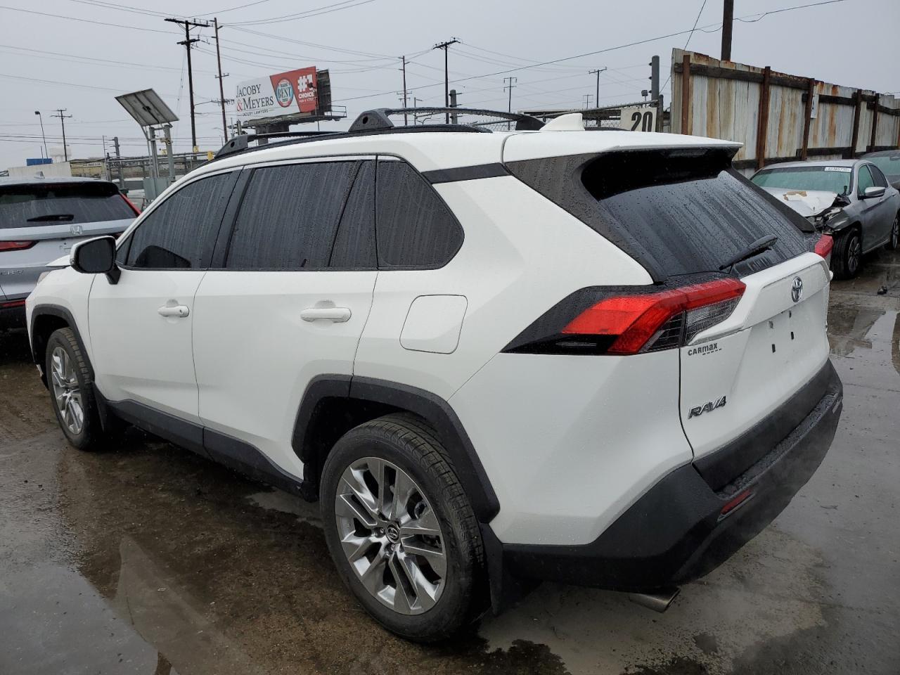 2019 TOYOTA RAV4 XLE P - Фото 2