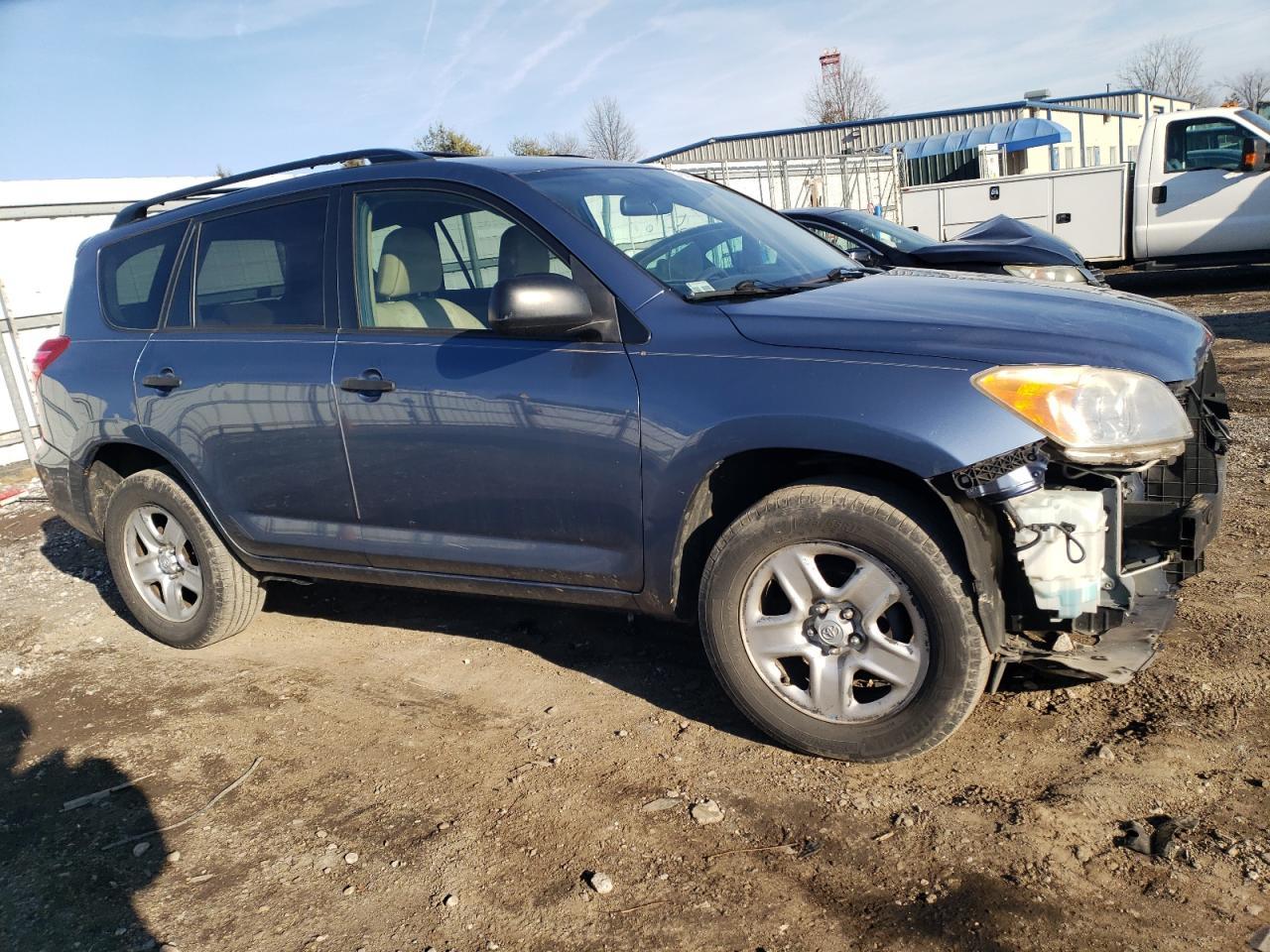 2011 TOYOTA RAV4 - Фото 4