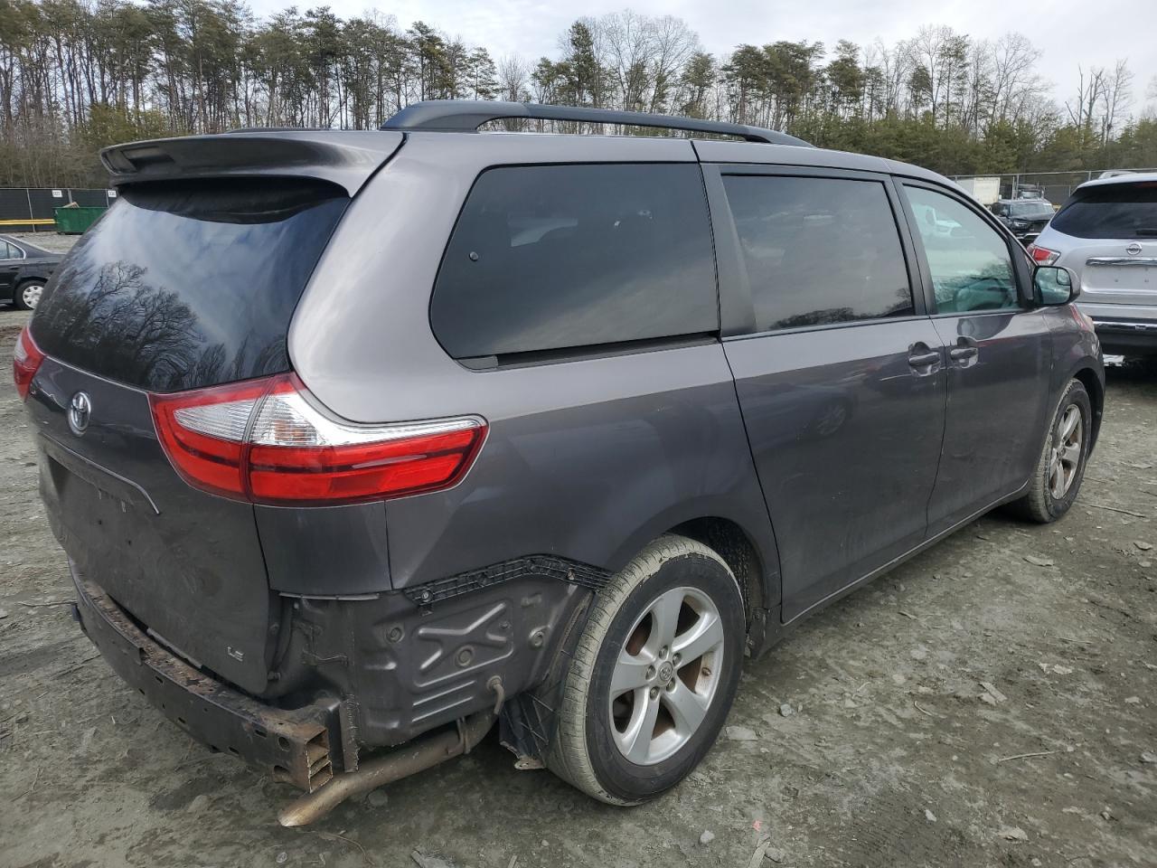 2015 TOYOTA SIENNA LE - Фото 3