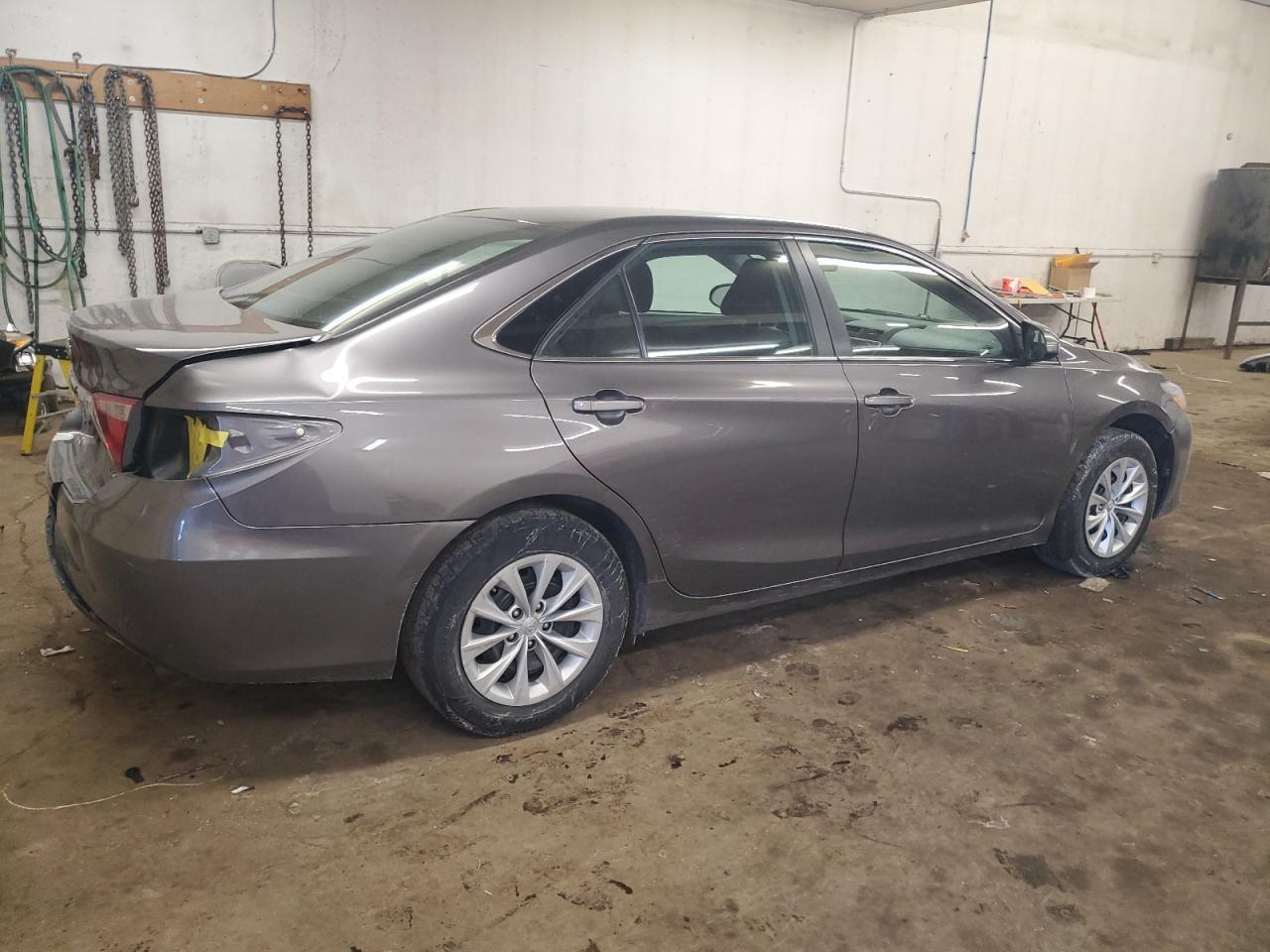 2017 TOYOTA CAMRY LE - Фото 3