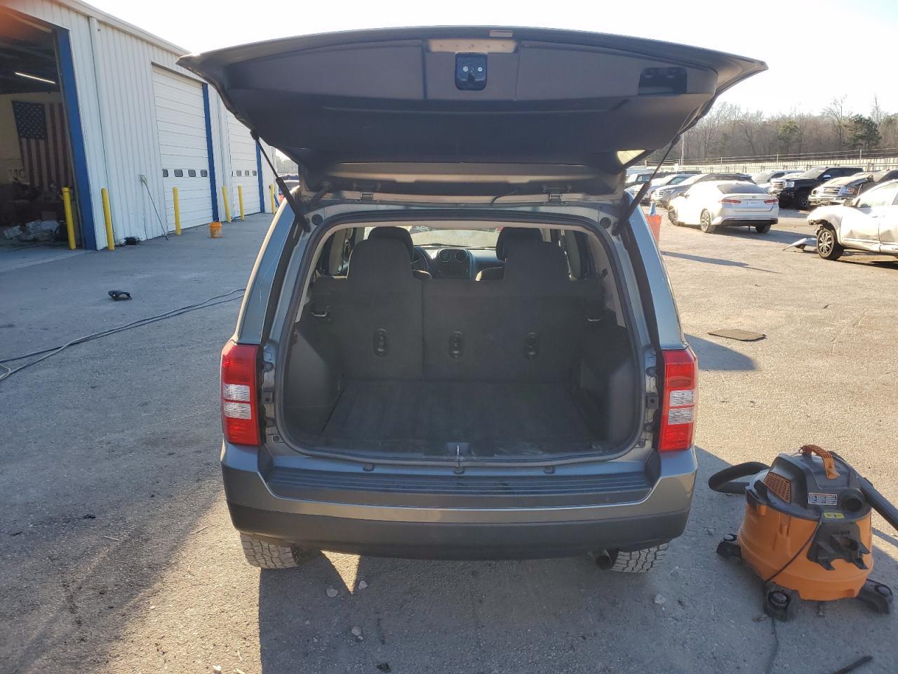 2014 JEEP PATRIOT SP - Image 6