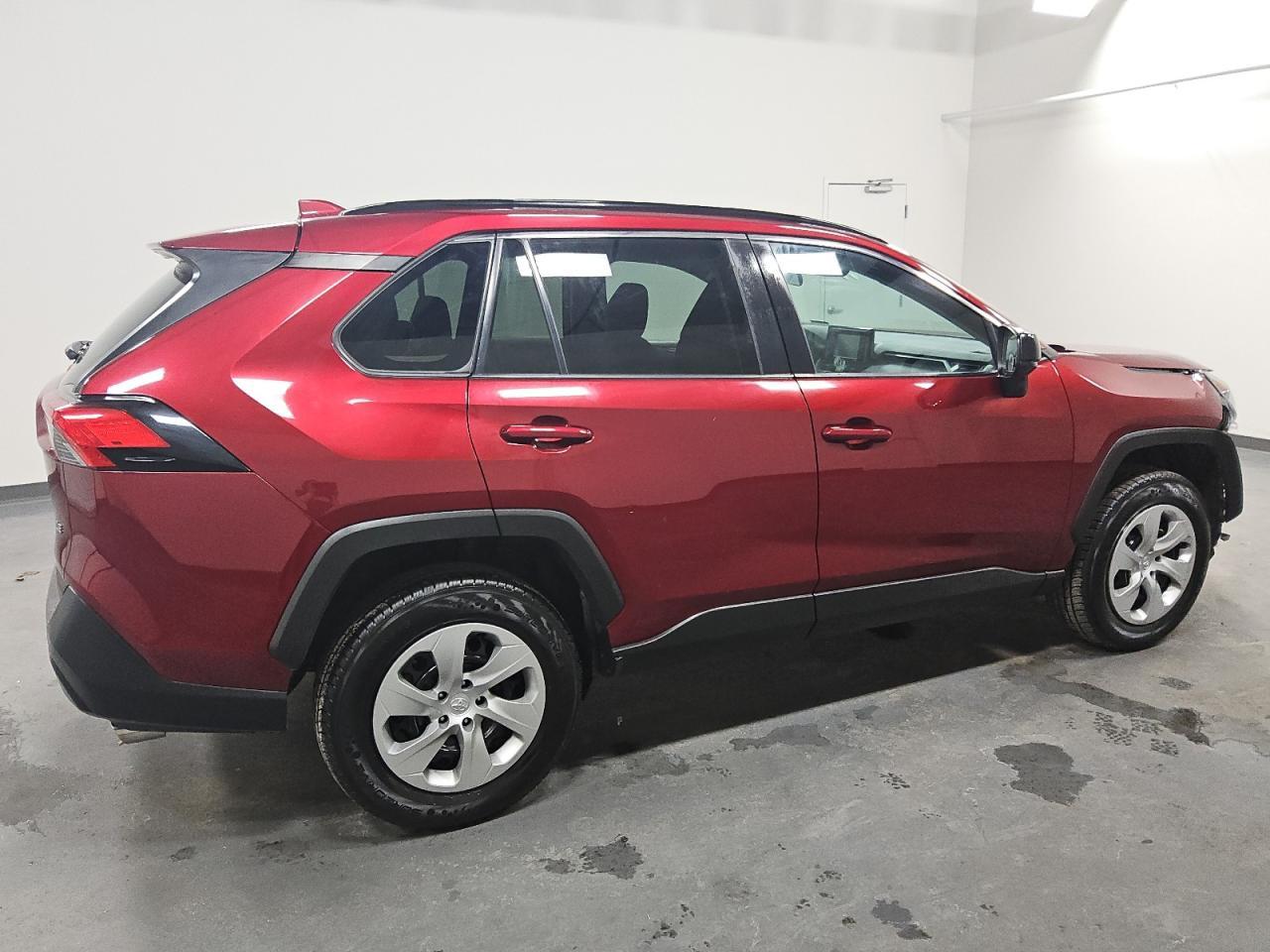 2021 TOYOTA RAV4 LE - Фото 3
