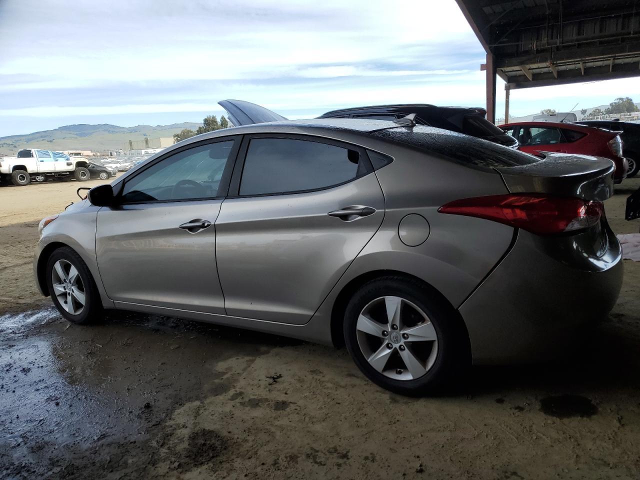 2013 HYUNDAI ELANTRA GL - Image 2