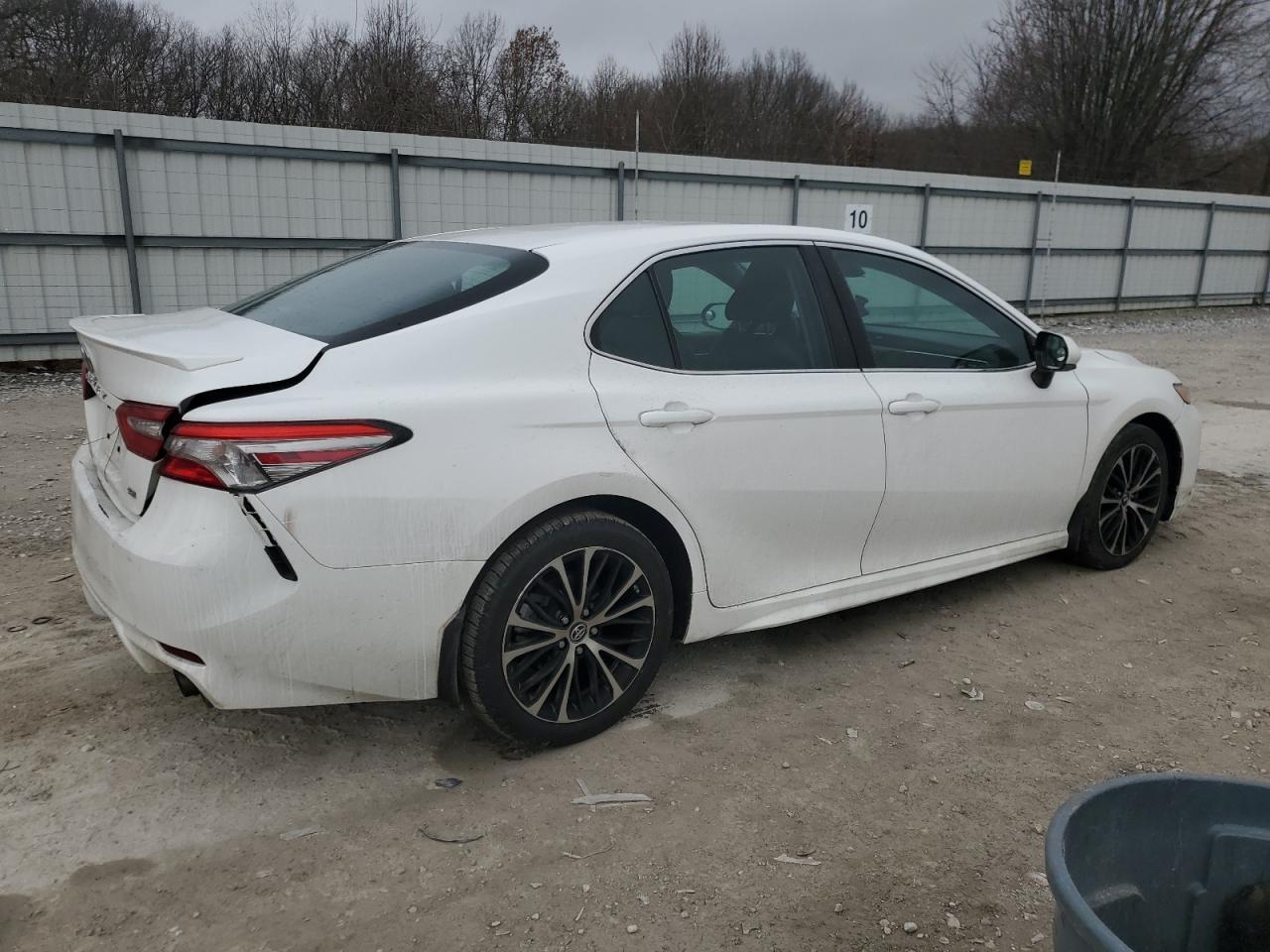 2018 TOYOTA CAMRY L - Фото 3