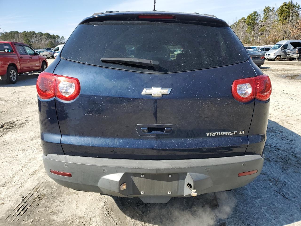 2011 CHEVROLET TRAVERSE L - Image 6