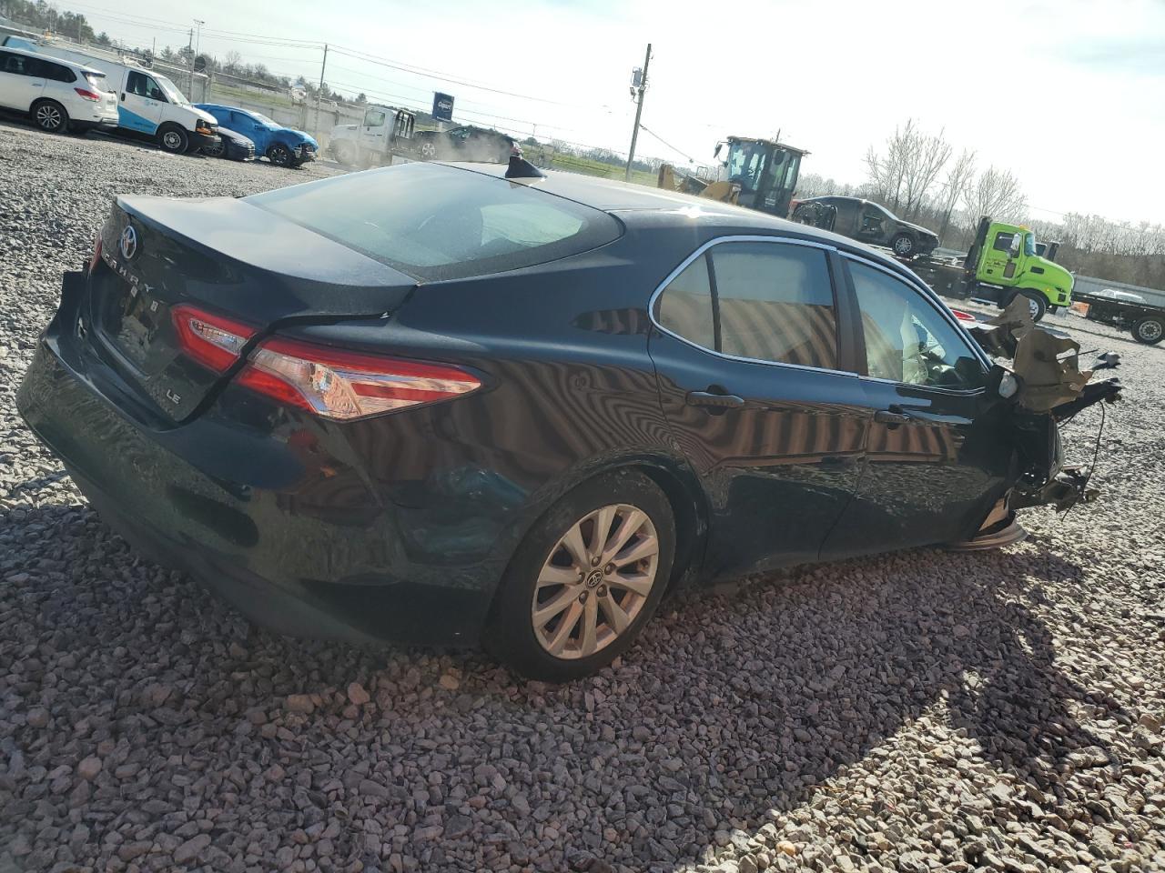 2020 TOYOTA CAMRY LE - Фото 3