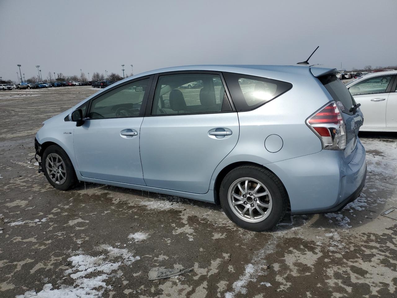 2015 TOYOTA PRIUS V - Image 2
