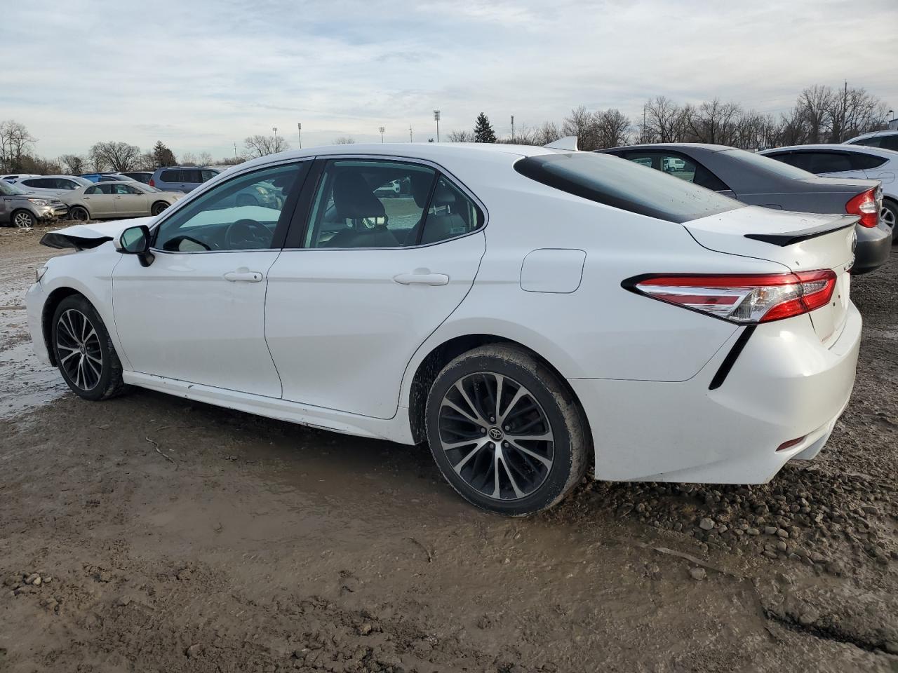 2020 TOYOTA CAMRY SE - Фото 2