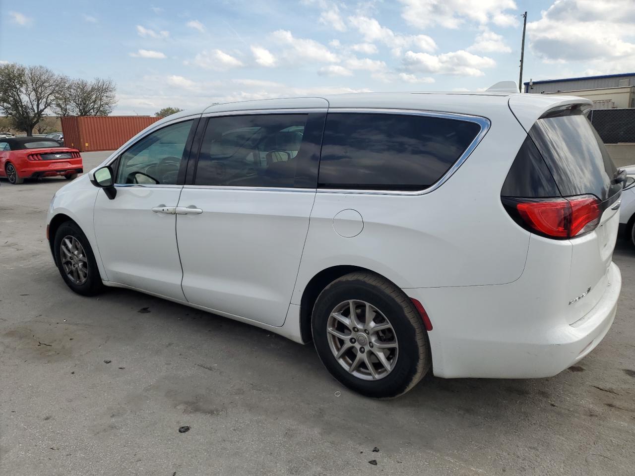 2017 CHRYSLER PACIFICA L - Image 2