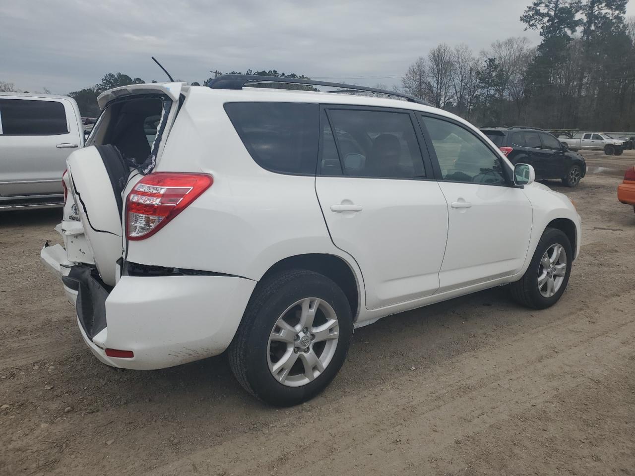 2011 TOYOTA RAV4 - Image 3