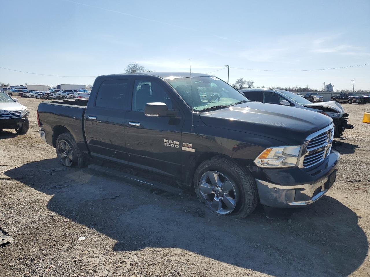 2017 RAM 1500 SLT - Фото 4