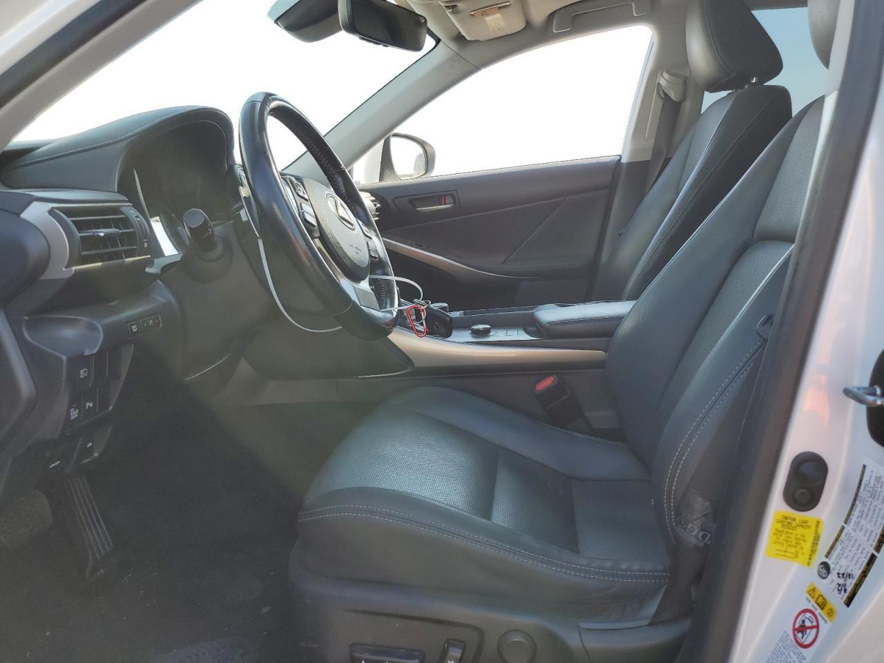 2017 LEXUS IS 200T - Фото 7