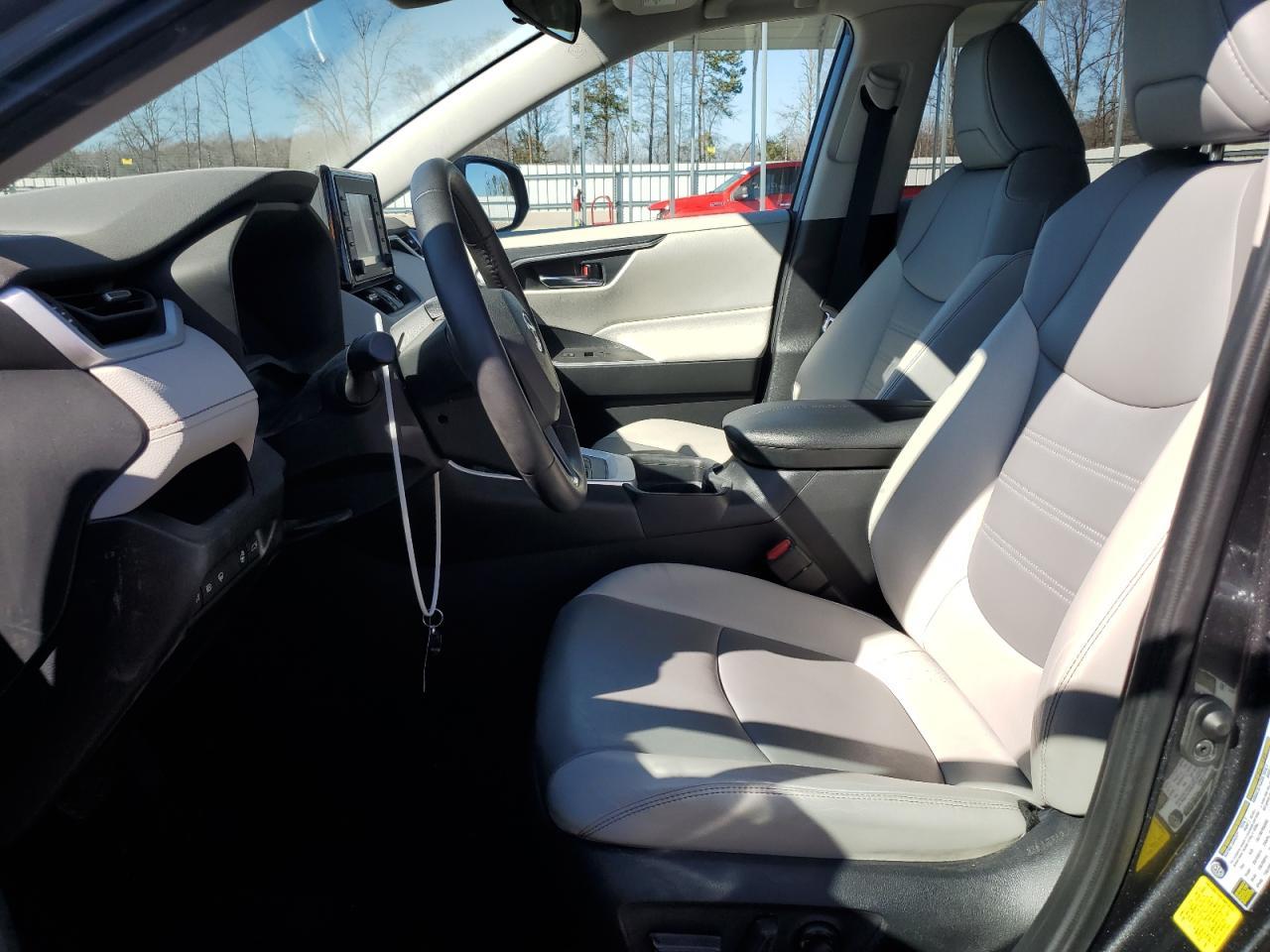 2020 TOYOTA RAV4 XLE P - Image 7