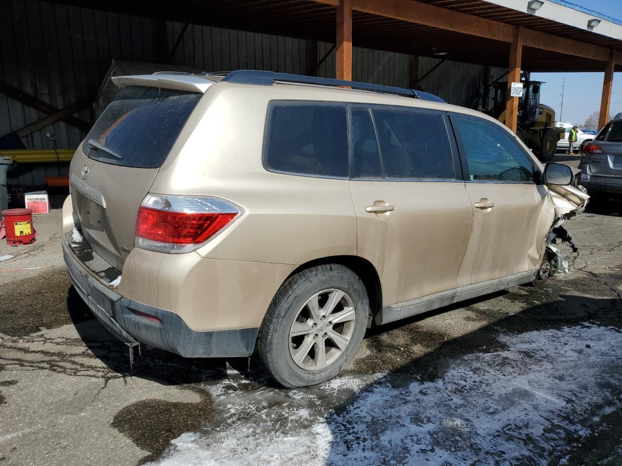 2011 TOYOTA HIGHLANDER - Image 3