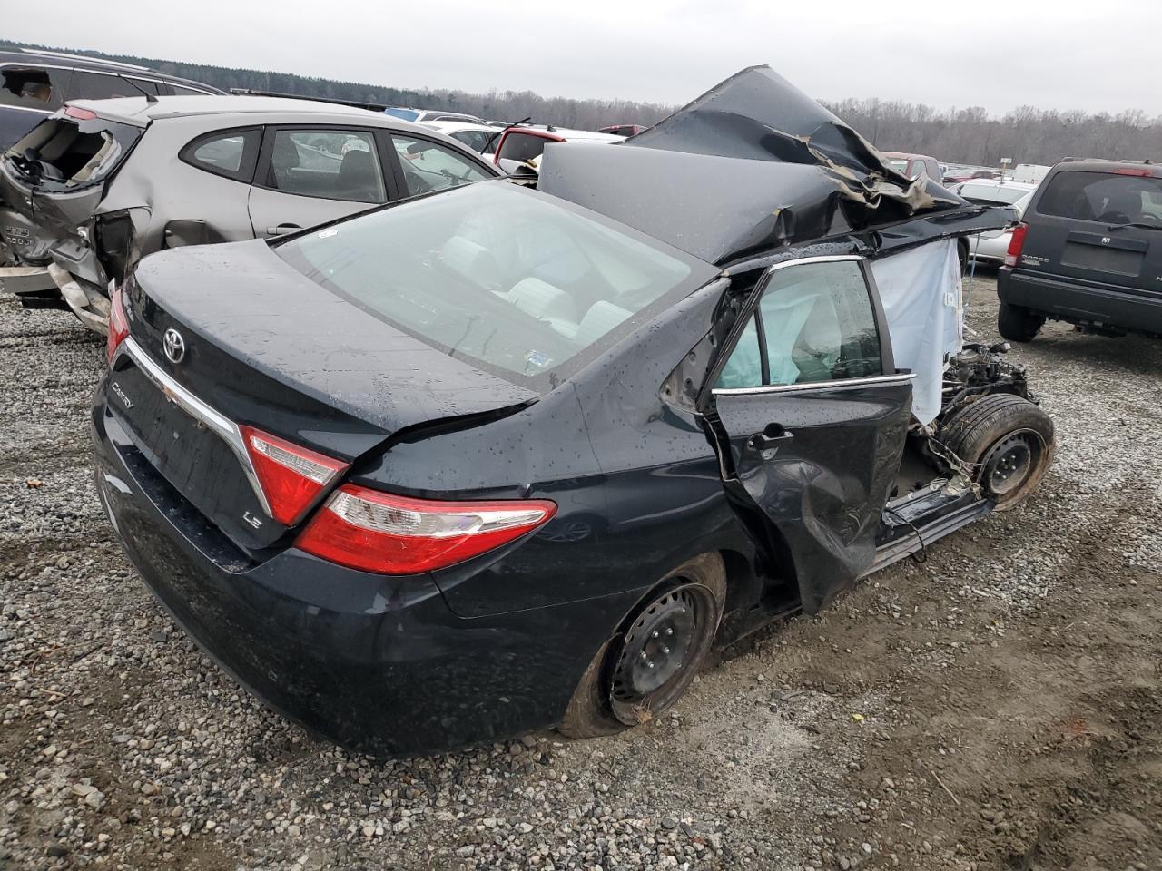 2017 TOYOTA CAMRY LE - Фото 3