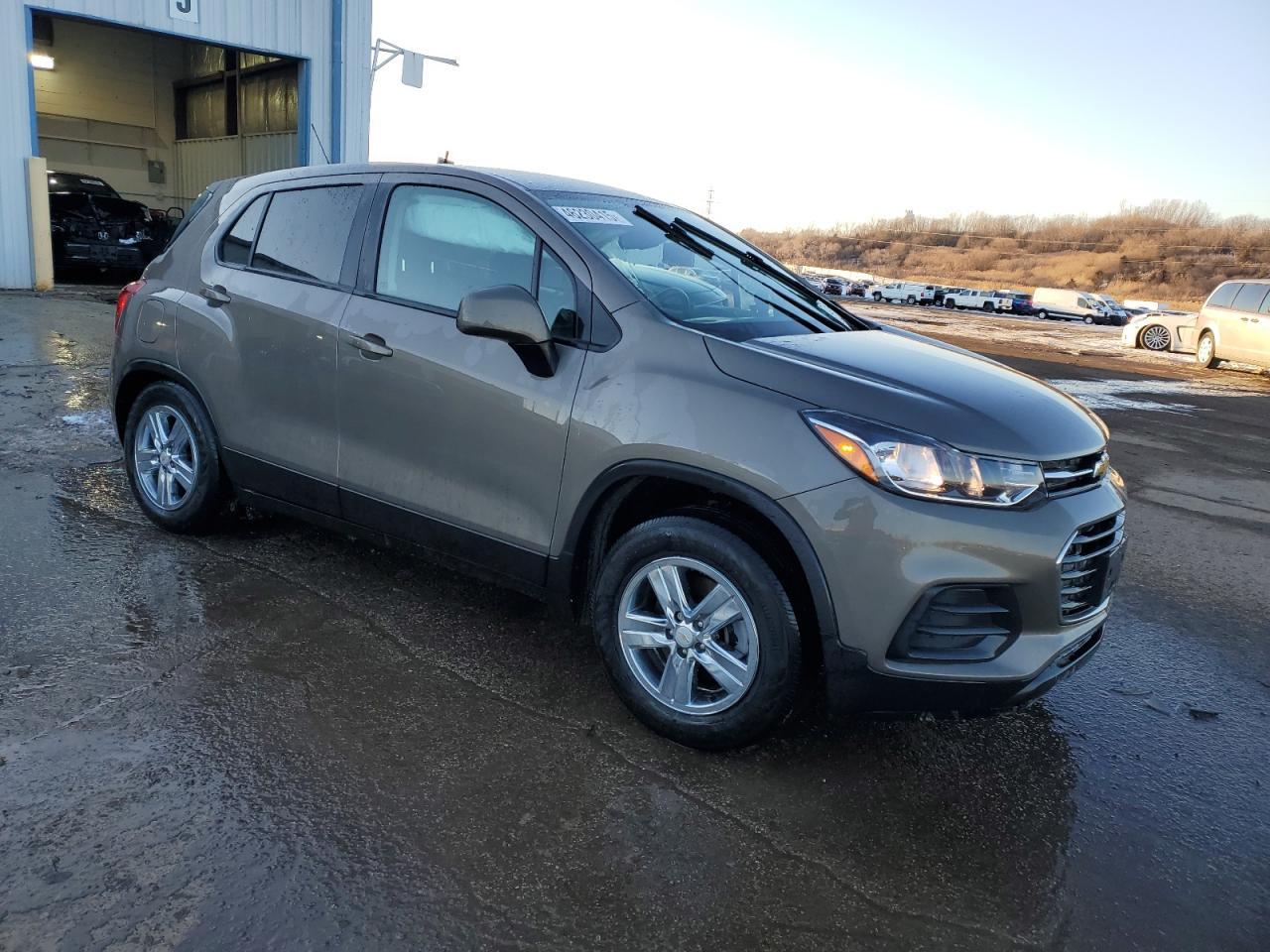 2021 CHEVROLET TRAX LS - Image 4