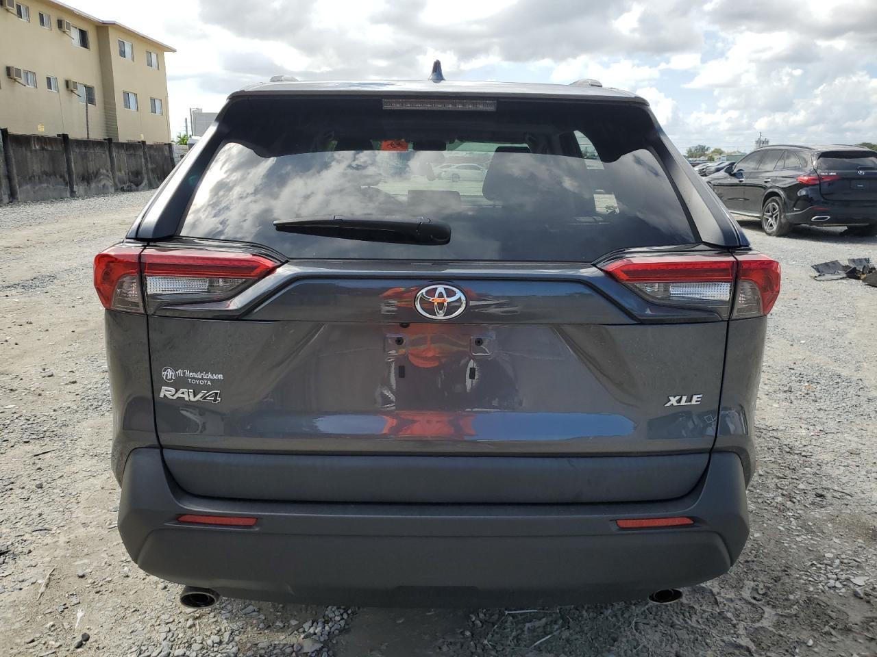 2022 TOYOTA RAV4 XLE - Фото 6