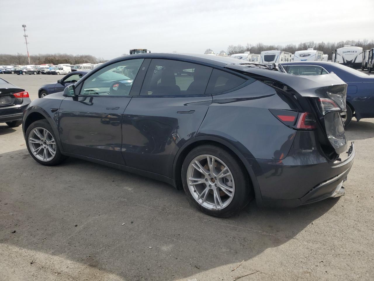 2024 TESLA MODEL Y - Image 2