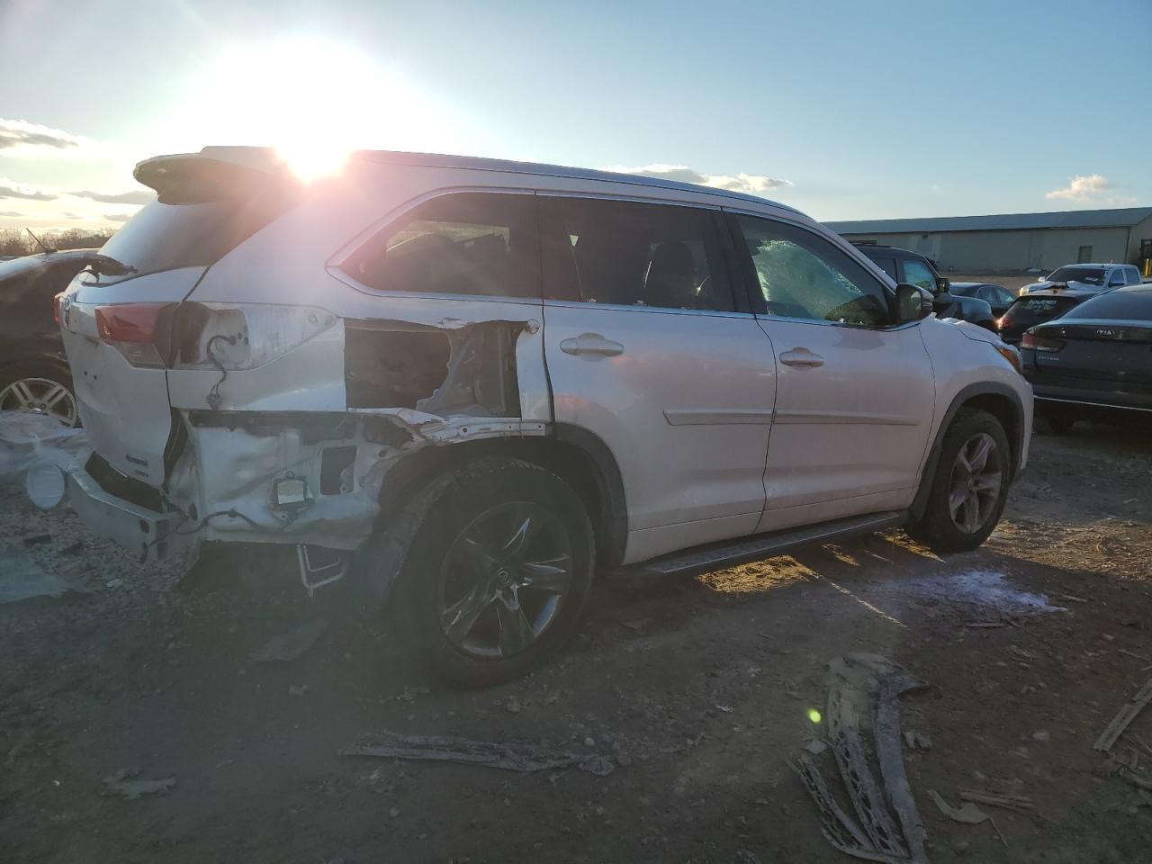 2018 TOYOTA HIGHLANDER - Фото 3