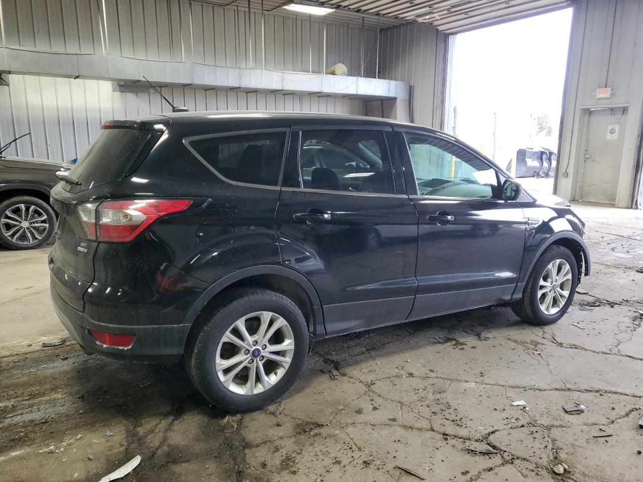 2017 FORD ESCAPE SE - Image 3