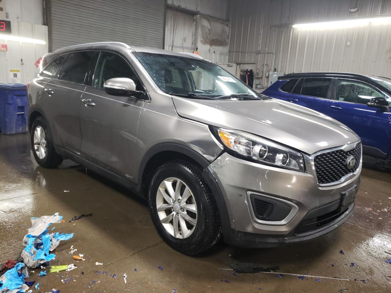 2016 KIA SORENTO LX - Image 4