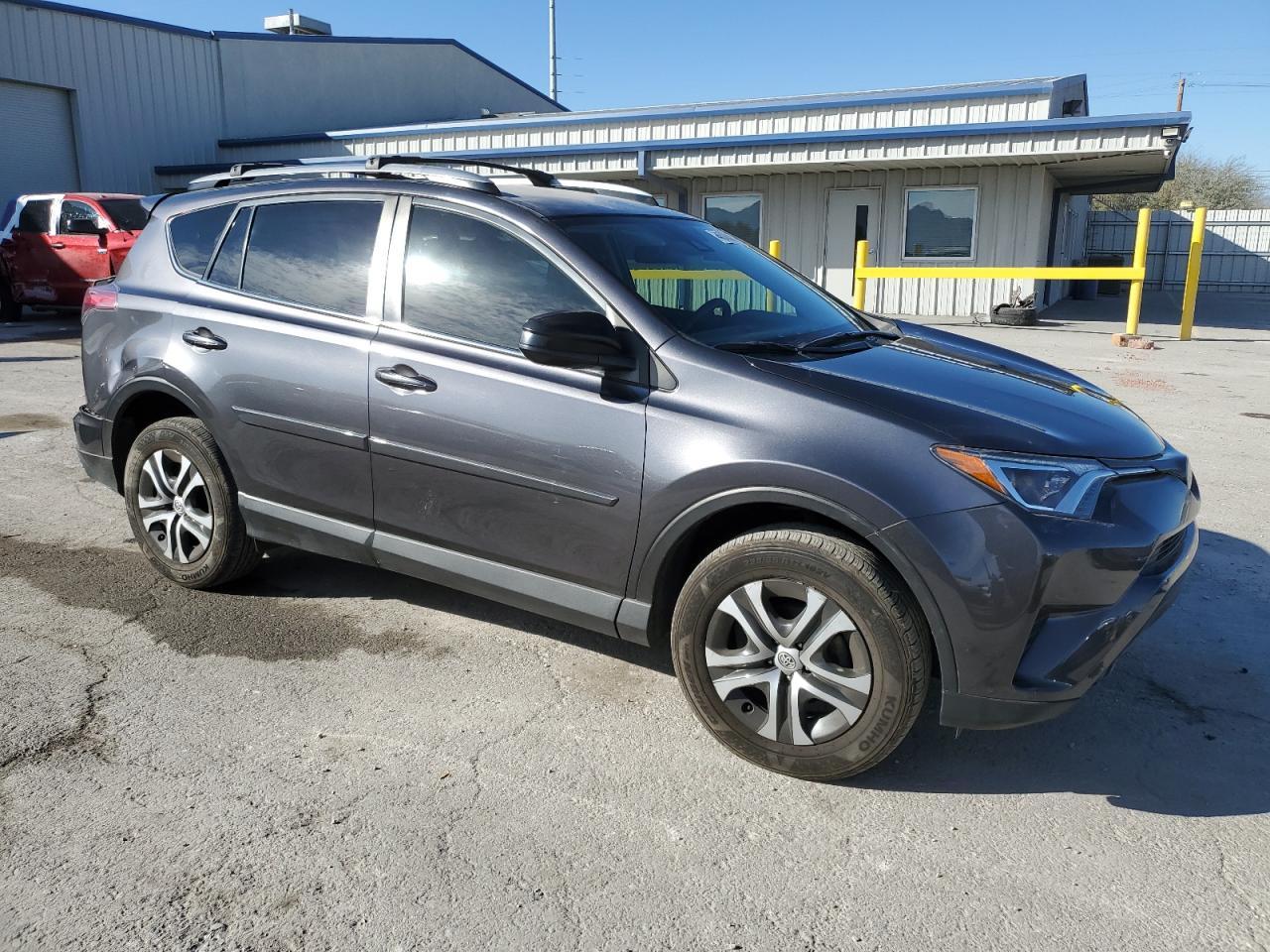 2018 TOYOTA RAV4 LE - Image 4