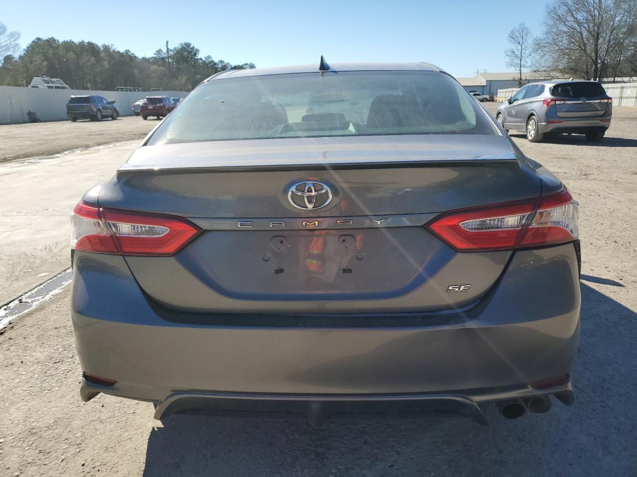 2020 TOYOTA CAMRY SE - Фото 6