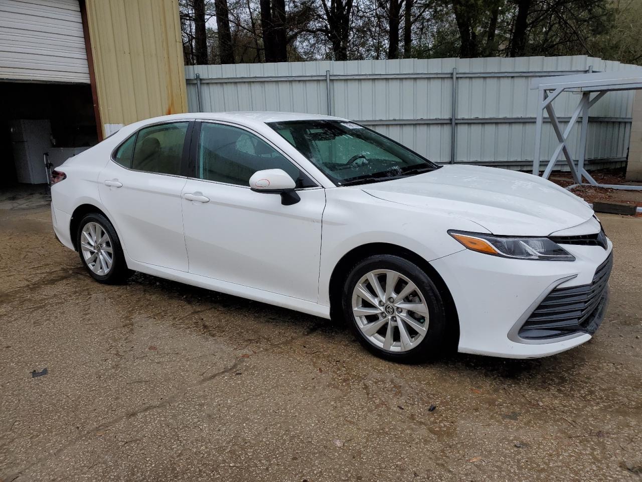 2023 TOYOTA CAMRY LE - Фото 4