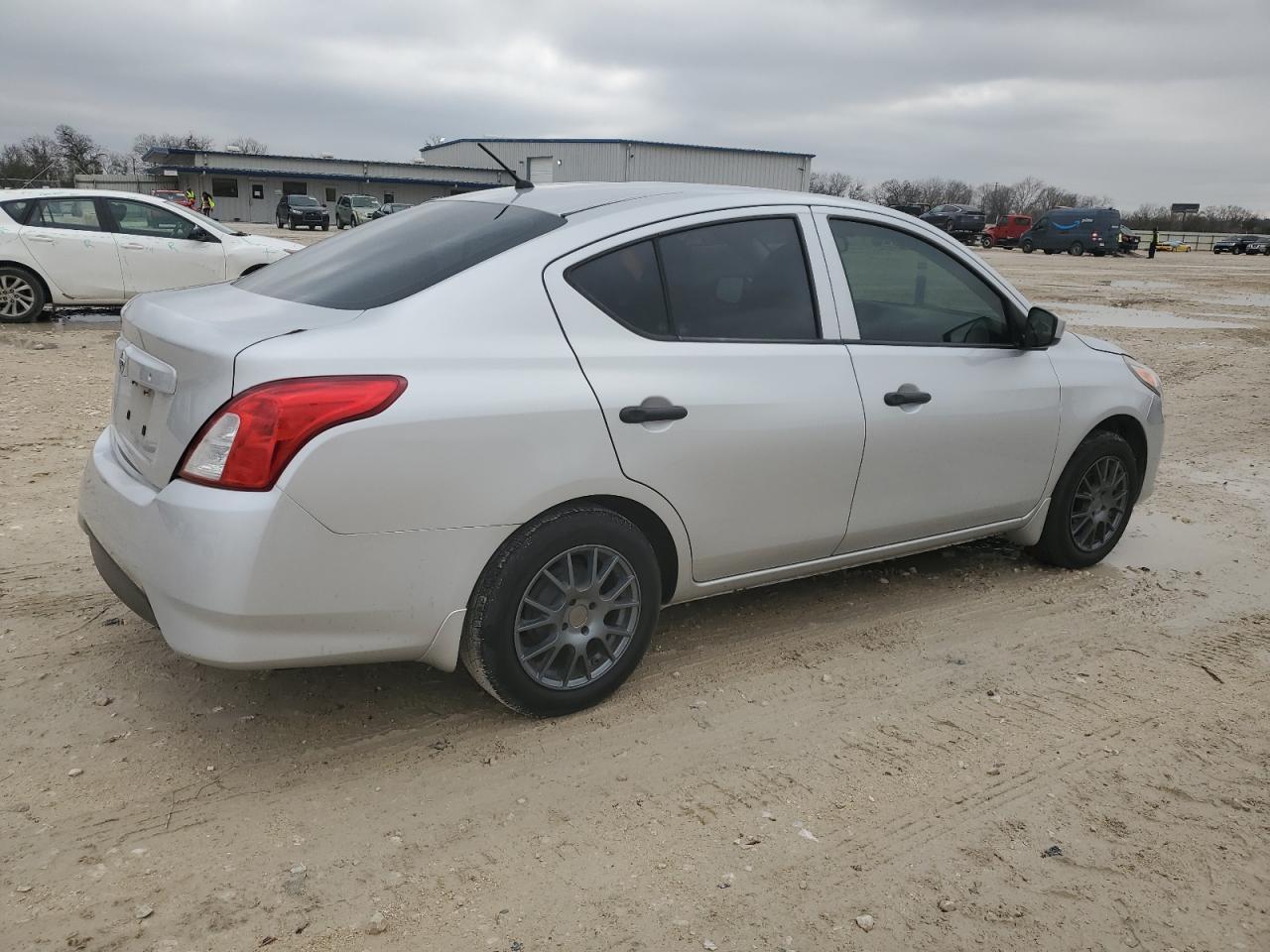 2016 NISSAN VERSA S - Фото 3