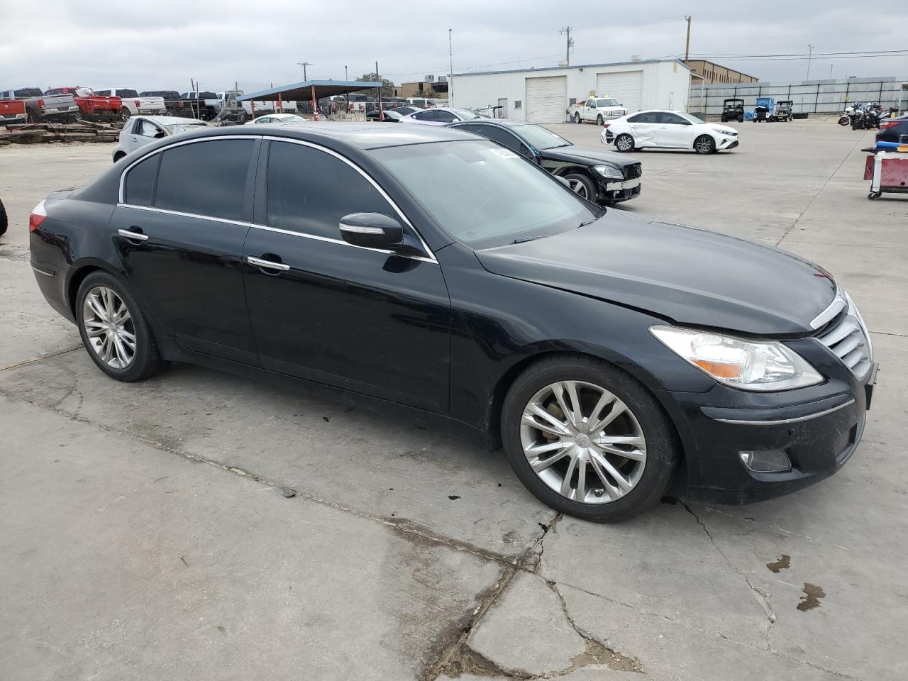 2011 HYUNDAI GENESIS 3. - Image 4
