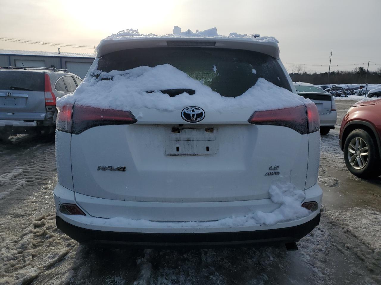 2016 TOYOTA RAV4 LE - Фото 6