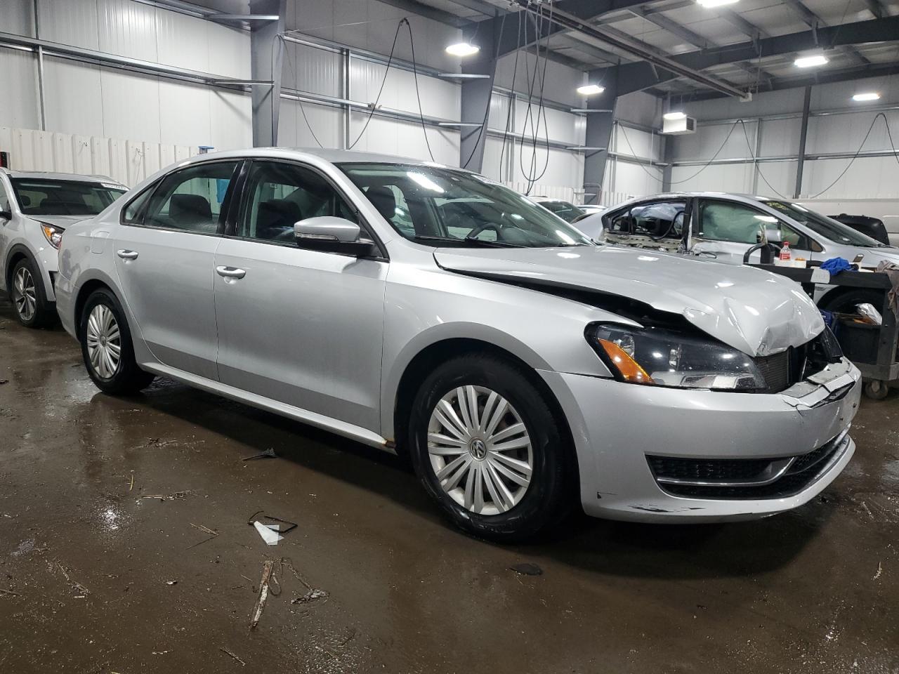2014 VOLKSWAGEN PASSAT S - Фото 4