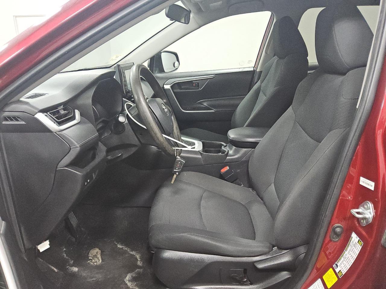 2021 TOYOTA RAV4 LE - Фото 7