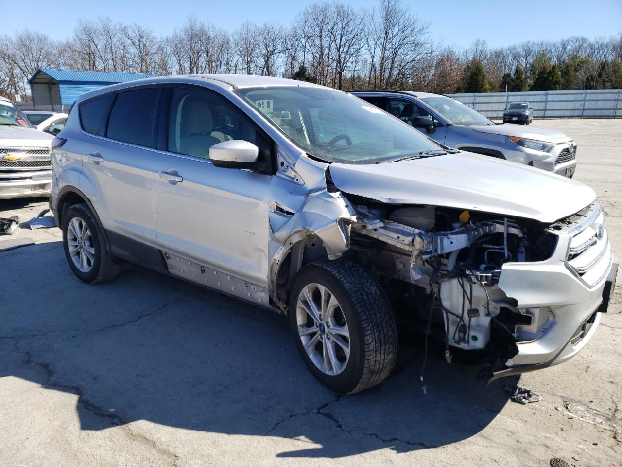 2017 FORD ESCAPE SE - Фото 4