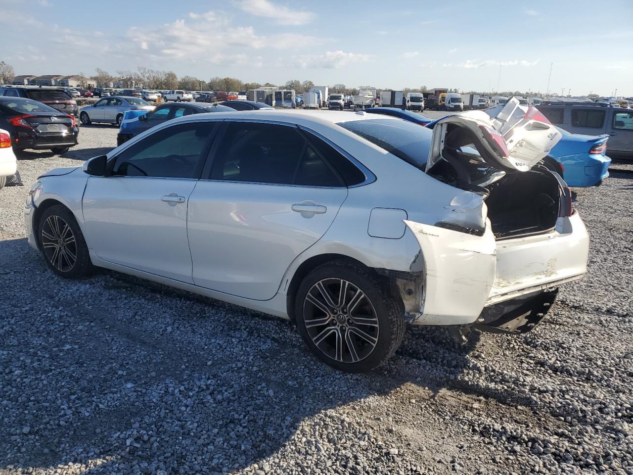 2016 TOYOTA CAMRY LE - Image 2