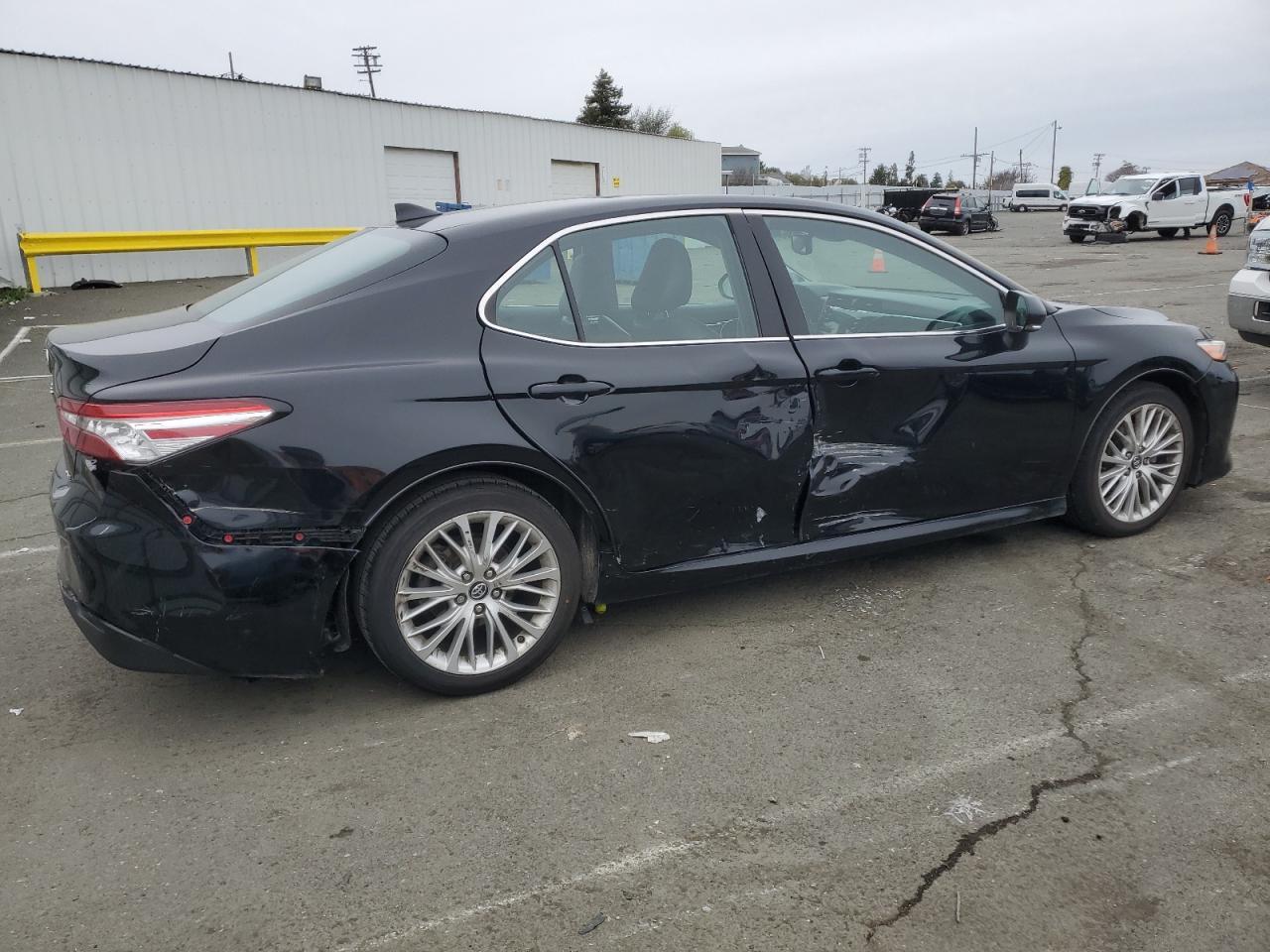 2018 TOYOTA CAMRY L - Фото 3