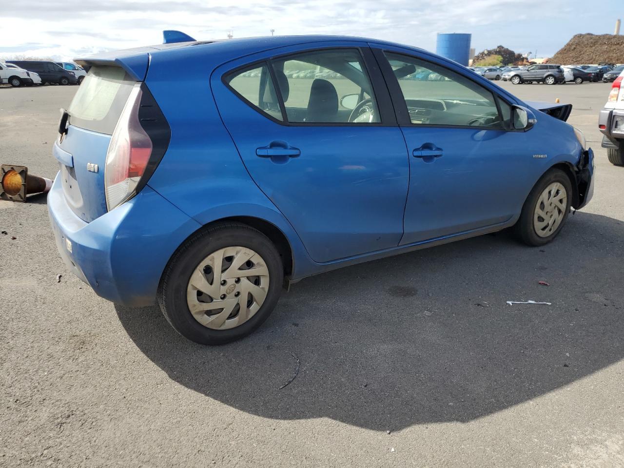 2016 TOYOTA PRIUS C - Image 3