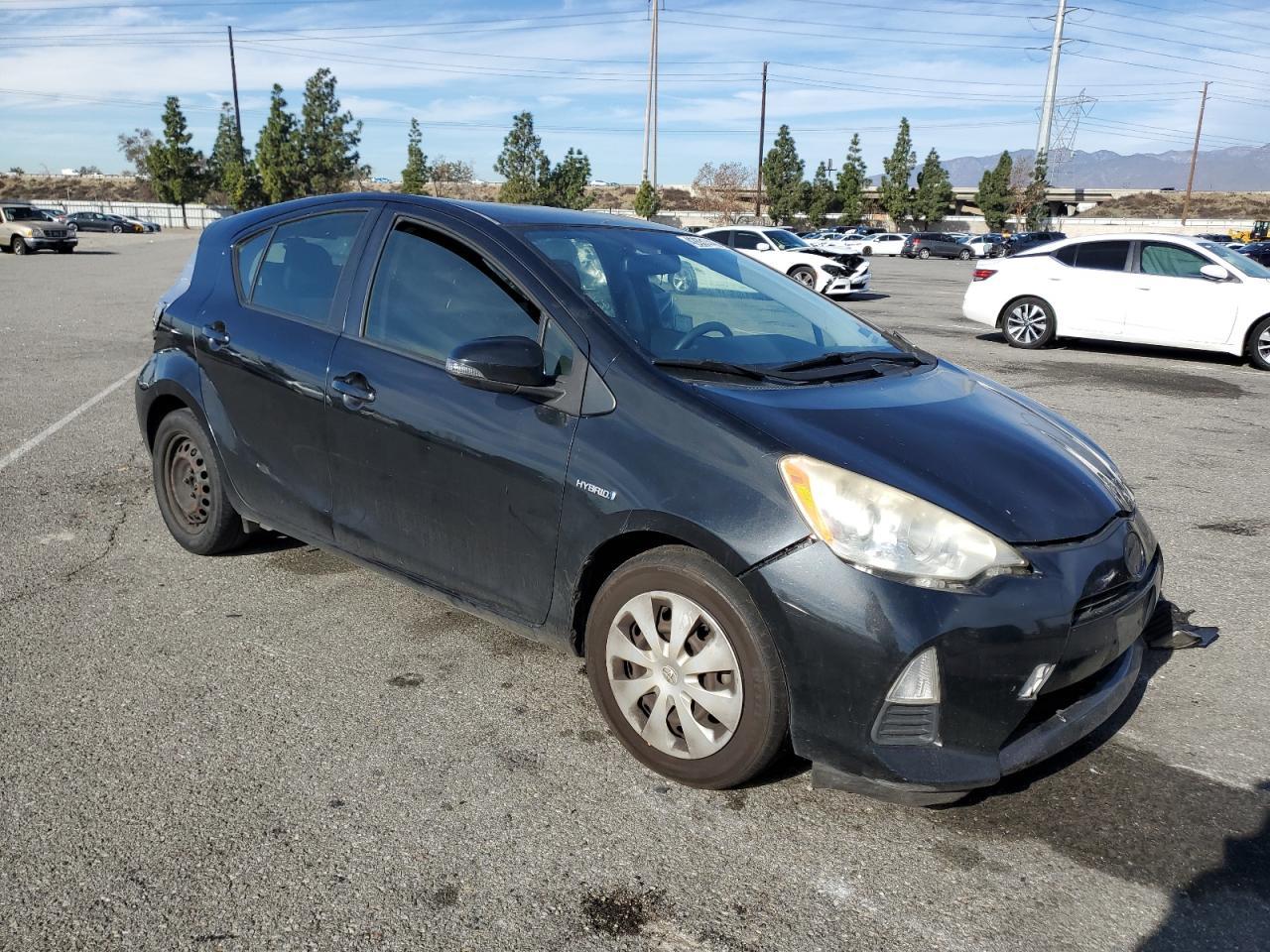 2013 TOYOTA PRIUS C - Фото 4