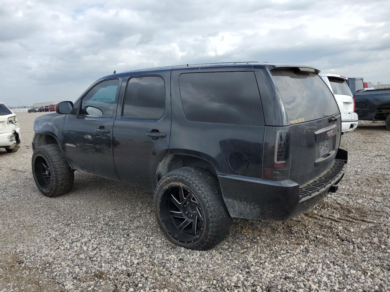 2012 GMC YUKON DENA - Image 2