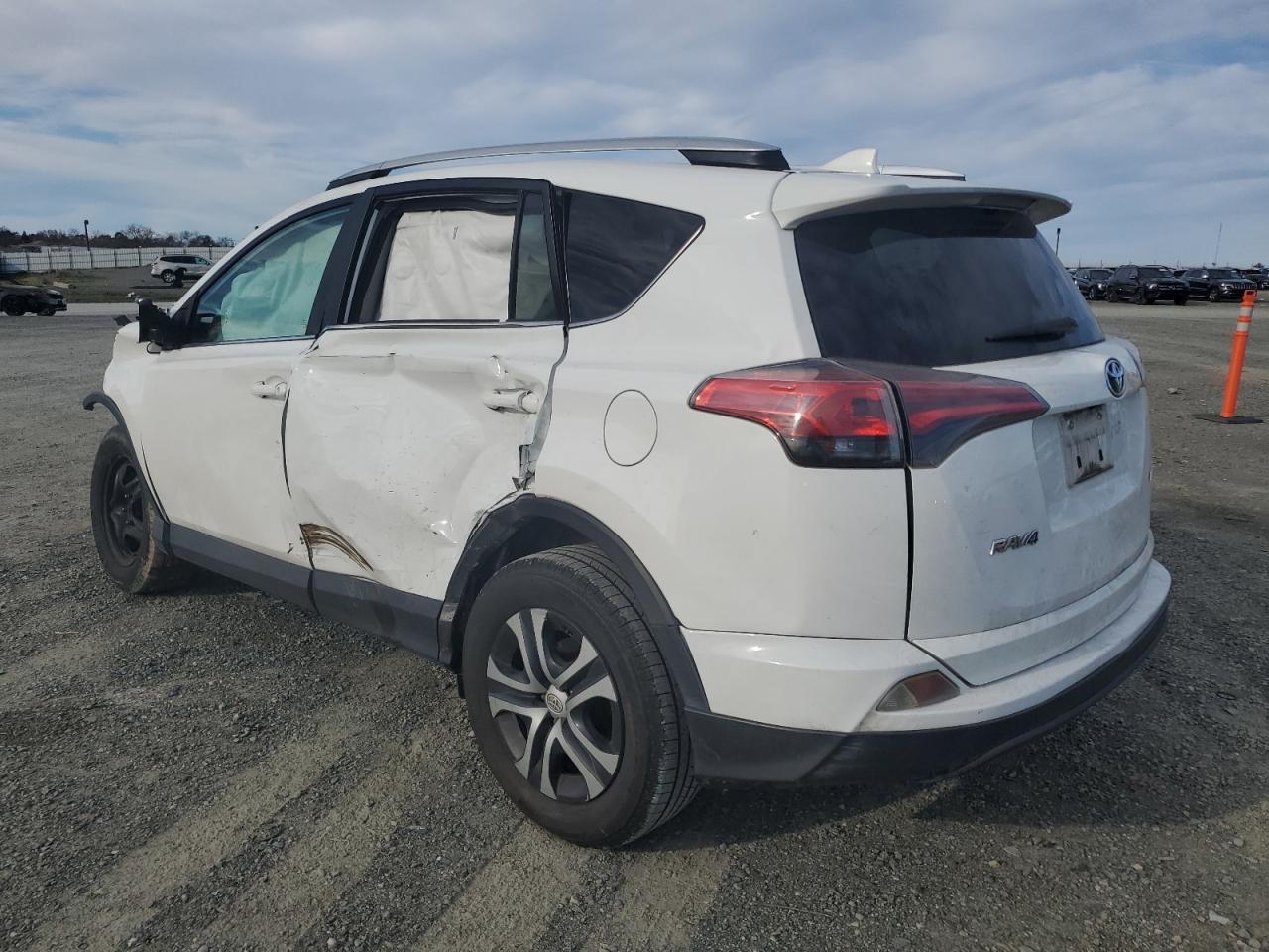 2016 TOYOTA RAV4 LE - Фото 2
