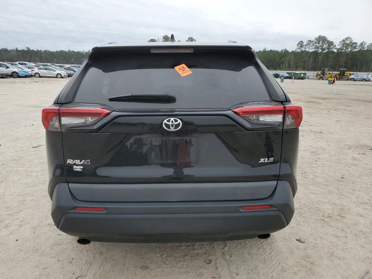 2020 TOYOTA RAV4 XLE - Фото 6