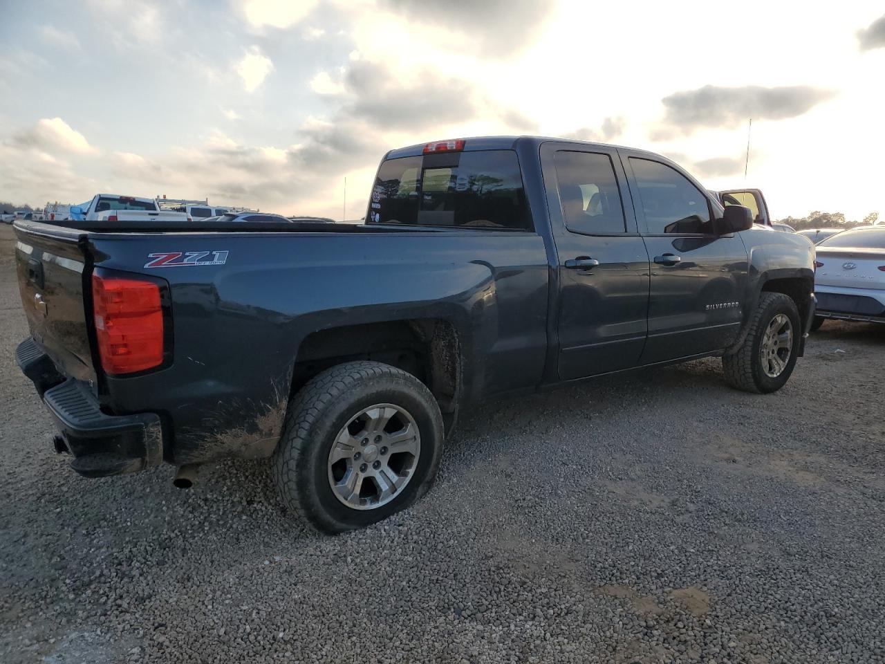 2017 CHEVROLET SILVERADO - Image 3