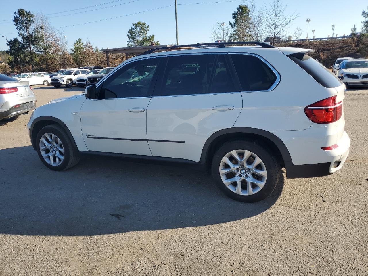 2013 BMW X5 XDRIVE3 - Image 2