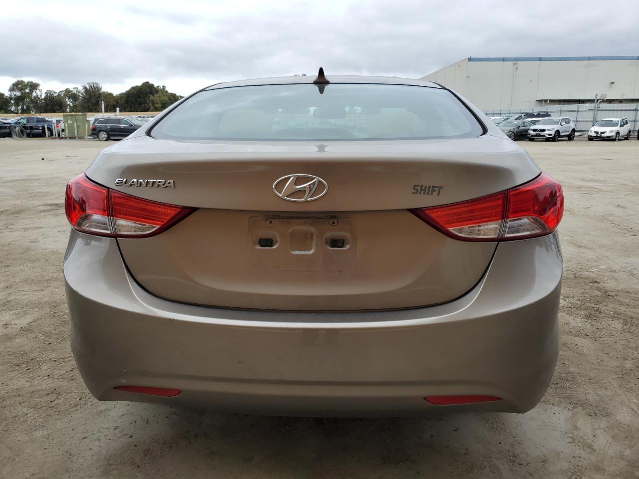 2013 HYUNDAI ELANTRA GL - Фото 6