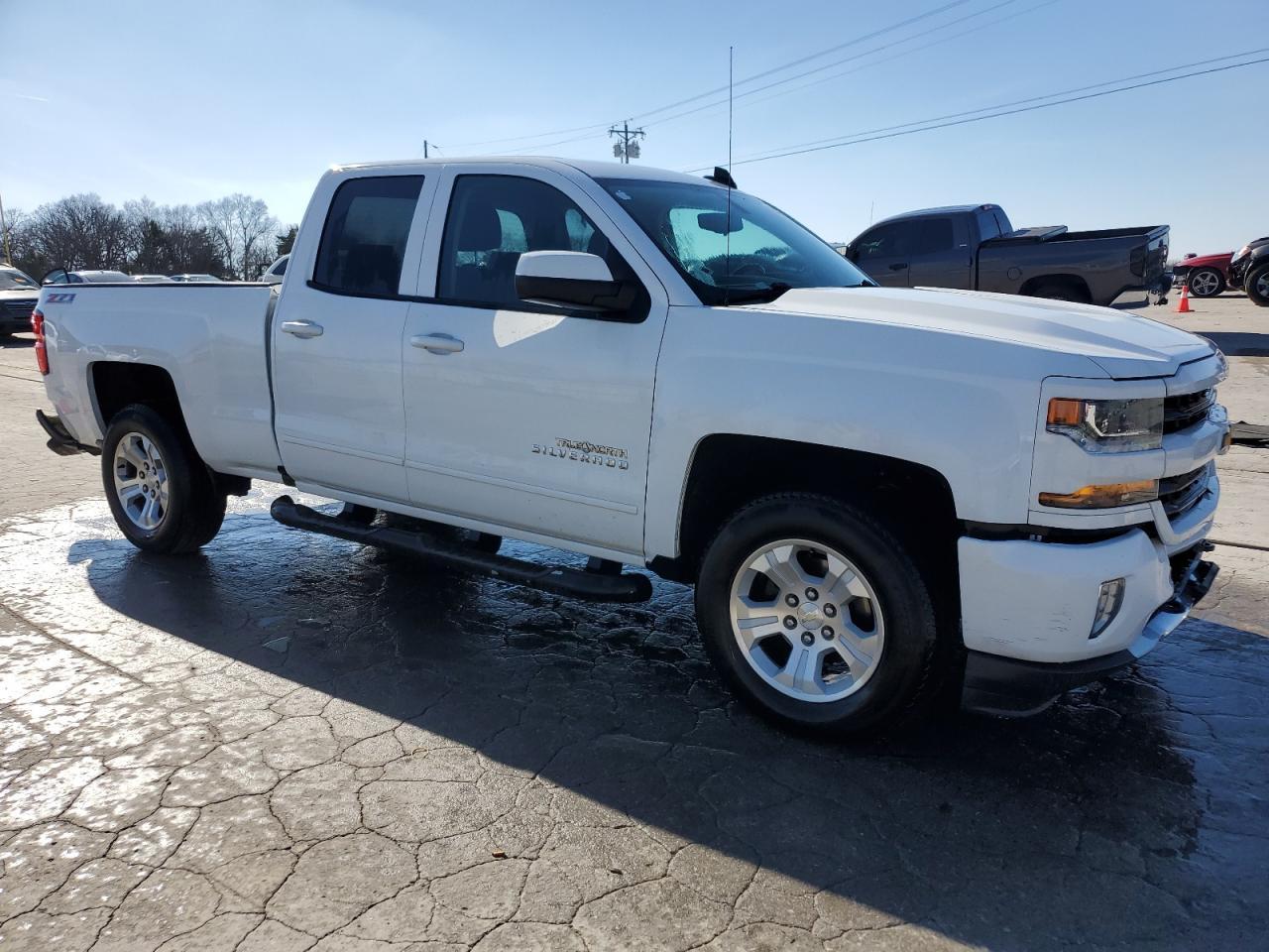 2017 CHEVROLET SILVERADO - Image 4